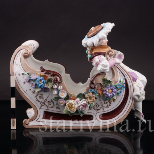 Статуэтка из фарфора Девочка на санях, Scheibe-Alsbach, Германия, кон. 19 - нач. 20 вв.