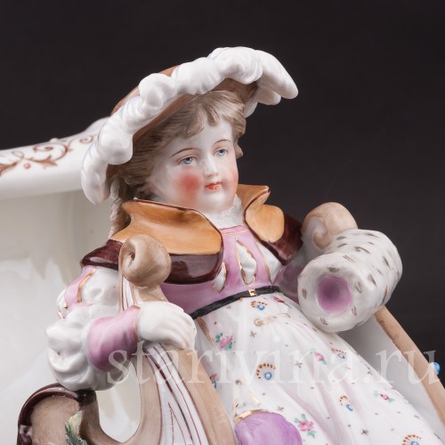 Статуэтка из фарфора Девочка на санях, Scheibe-Alsbach, Германия, кон. 19 - нач. 20 вв.