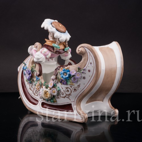 Статуэтка из фарфора Девочка на санях, Scheibe-Alsbach, Германия, кон. 19 - нач. 20 вв.