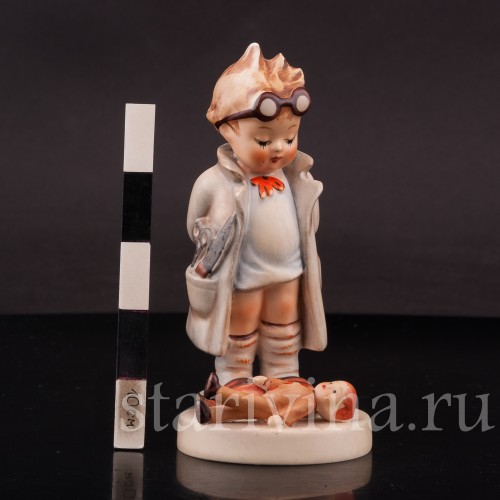Фигурка из фарфора Маленький мастер Goebel, Германия, 1960-72 гг.