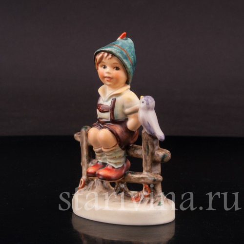 Фигурка мальчика из фарфора Придорожная гармония, Goebel, Германия, 2000е гг.