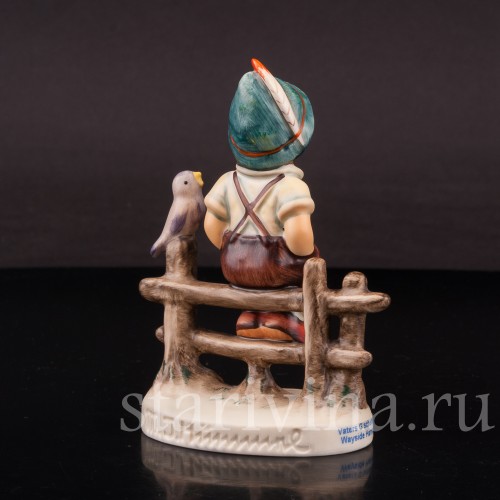 Фигурка мальчика из фарфора Придорожная гармония, Goebel, Германия, 2000е гг.