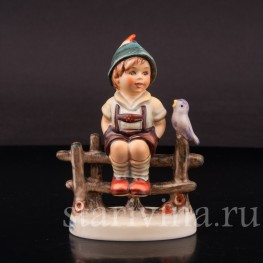 Фигурка мальчика из фарфора Придорожная гармония, Goebel, Германия, 2000е гг.