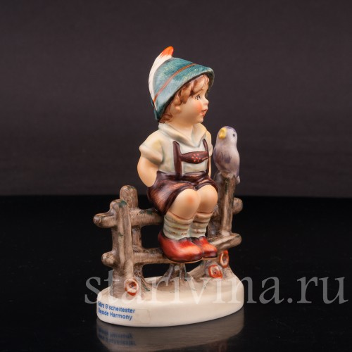 Фигурка мальчика из фарфора Придорожная гармония, Goebel, Германия, 2000е гг.