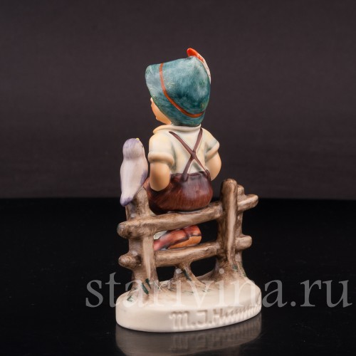 Фигурка мальчика из фарфора Придорожная гармония, Goebel, Германия, 2000е гг.