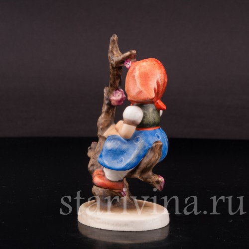 Фигурка из фарфора Девочка на яблоне, Goebel, Германия, 1960-72 гг.