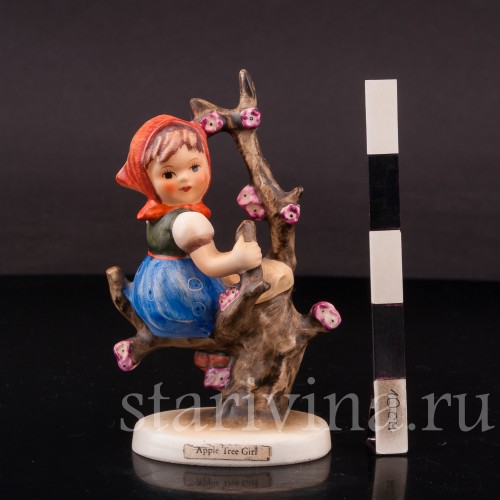 Фигурка из фарфора Девочка на яблоне, Goebel, Германия, 1960-72 гг.