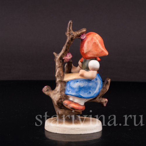 Фигурка из фарфора Девочка на яблоне, Goebel, Германия, 1960-72 гг.