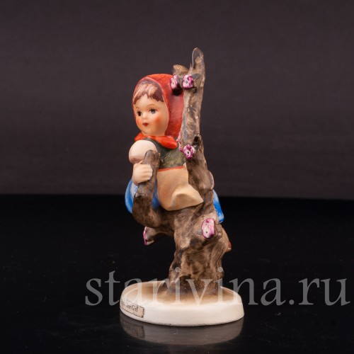 Фигурка из фарфора Девочка на яблоне, Goebel, Германия, 1960-72 гг.