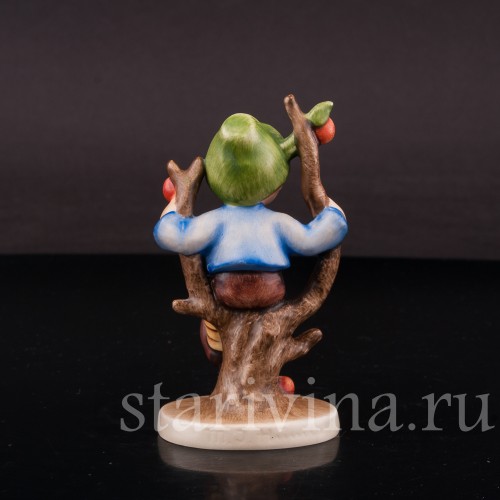 Фарфоровая фигурка Мальчик на яблоне, Goebel, Германия, 1960-72 гг.