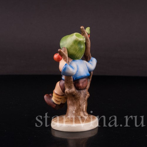 Фарфоровая фигурка Мальчик на яблоне, Goebel, Германия, 1960-72 гг.