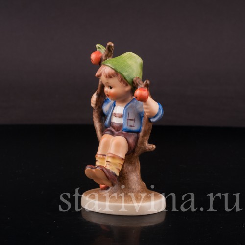 Фарфоровая фигурка Мальчик на яблоне, Goebel, Германия, 1960-72 гг.