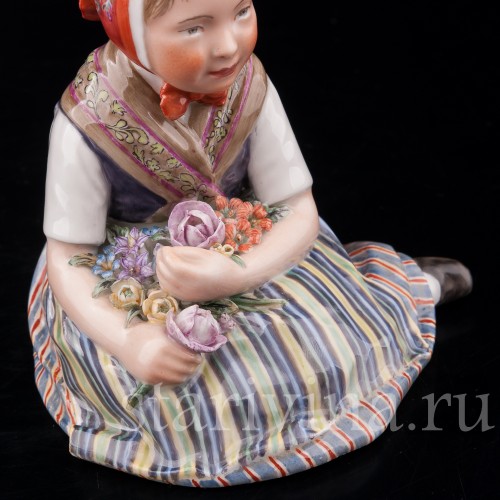 Фарфоровая статуэтка Девочка из Шлезвига, Royal Copenhagen, Дания, 1939 г.