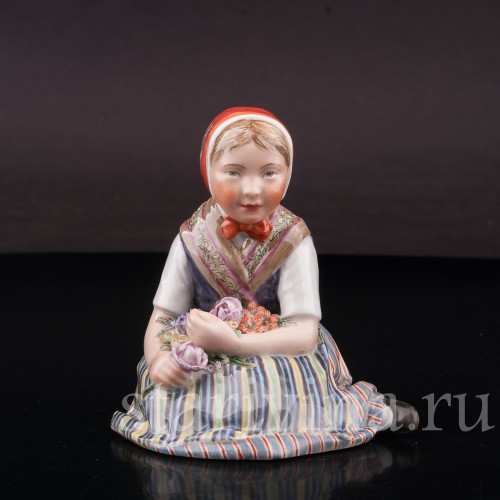 Фарфоровая статуэтка Девочка из Шлезвига, Royal Copenhagen, Дания, 1939 г.