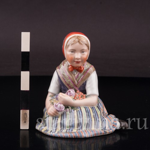Фарфоровая статуэтка Девочка из Шлезвига, Royal Copenhagen, Дания, 1939 г.