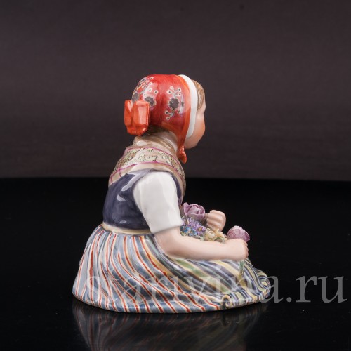 Фарфоровая статуэтка Девочка из Шлезвига, Royal Copenhagen, Дания, 1939 г.