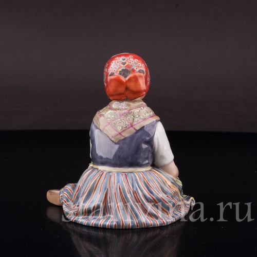 Фарфоровая статуэтка Девочка из Шлезвига, Royal Copenhagen, Дания, 1939 г.