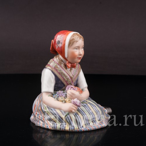 Фарфоровая статуэтка Девочка из Шлезвига, Royal Copenhagen, Дания, 1939 г.