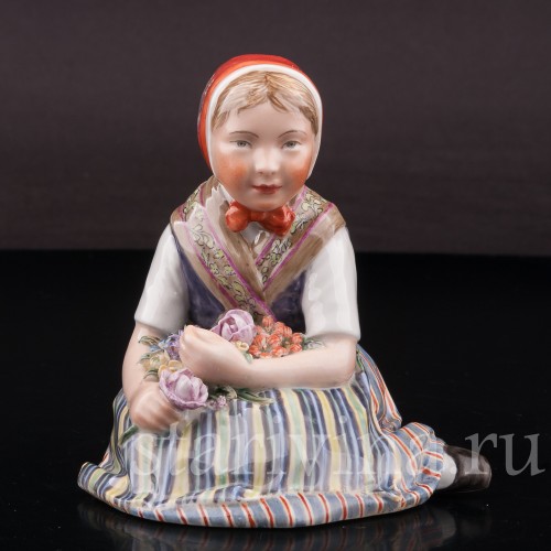 Фарфоровая статуэтка Девочка из Шлезвига, Royal Copenhagen, Дания, 1939 г.