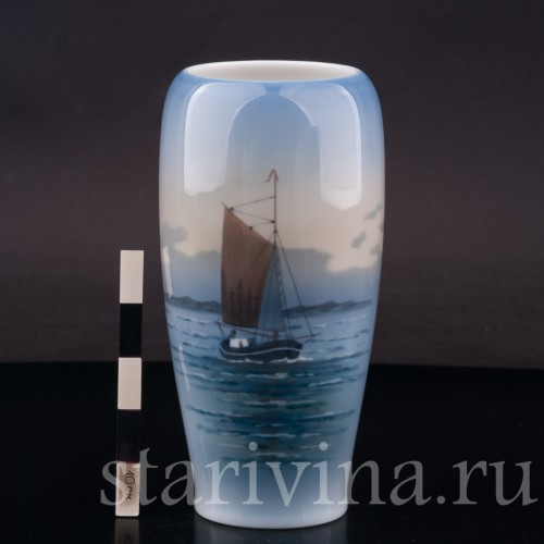 Ваза из фарфора Рыбацкая лодка, Royal Copenhagen, Дания, 1969-74 гг.