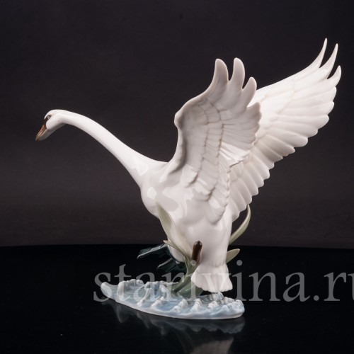 Фарфоровая статуэтка птицы Взлетающий лебедь, Hutschenreuther, Германия, 1970 гг.