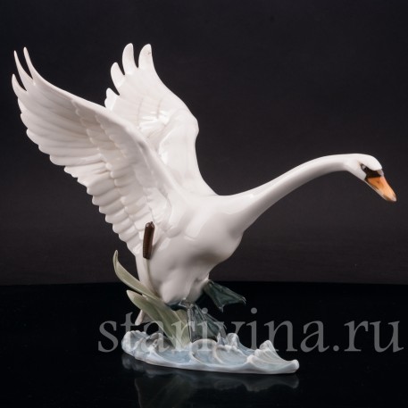 Фарфоровая статуэтка птицы Взлетающий лебедь, Hutschenreuther, Германия, 1970 гг.
