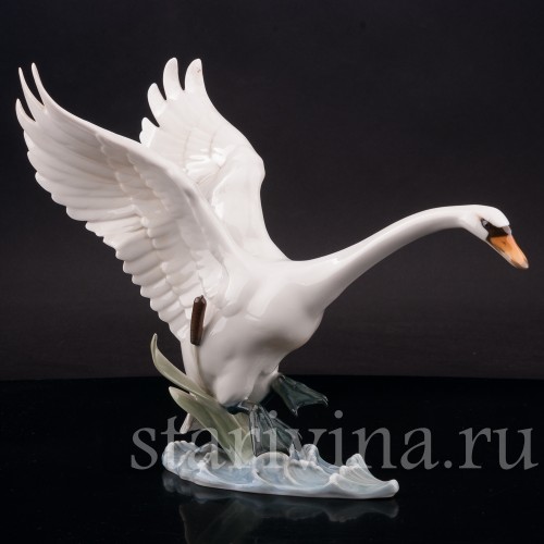 Фарфоровая статуэтка птицы Взлетающий лебедь, Hutschenreuther, Германия, 1970 гг.