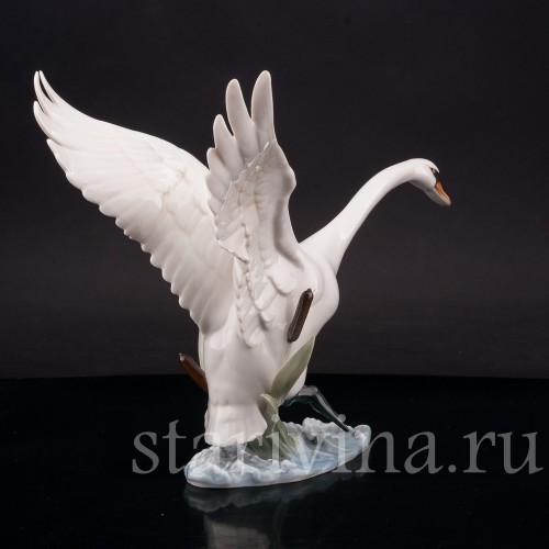 Фарфоровая статуэтка птицы Взлетающий лебедь, Hutschenreuther, Германия, 1970 гг.