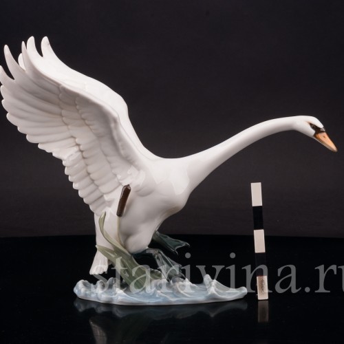 Фарфоровая статуэтка птицы Взлетающий лебедь, Hutschenreuther, Германия, 1970 гг.