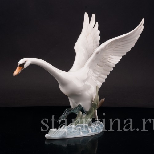 Фарфоровая статуэтка птицы Взлетающий лебедь, Hutschenreuther, Германия, 1970 гг.