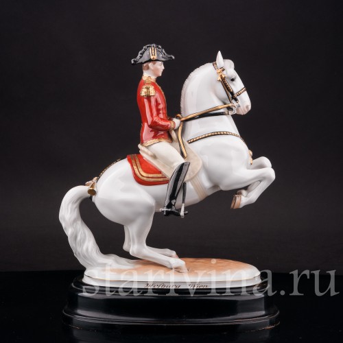 Фарфоровая статуэтка Левада с наездником, испанская школа верховой езды, Augarten, Австрия, сер. 20 в.