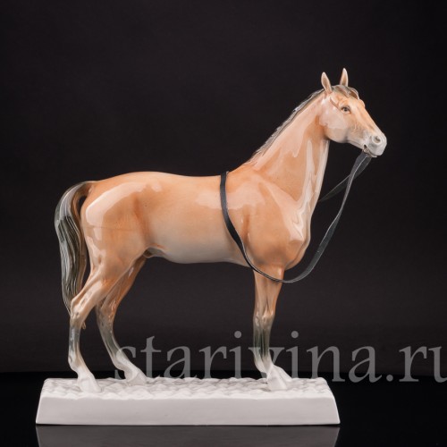 Фигурка из фарфора Гнедой конь, Adrien Van Gerdinge, Франция, вт. пол. 20 в.