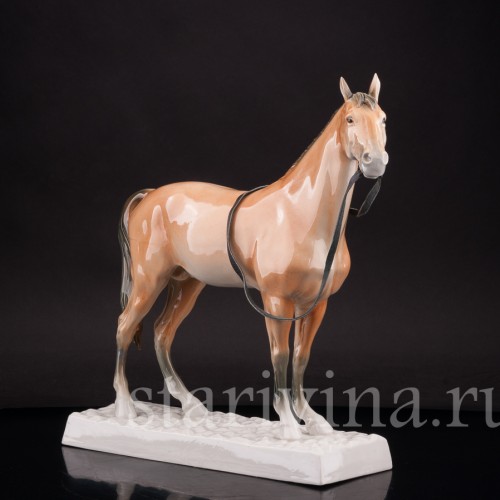 Фигурка из фарфора Гнедой конь, Adrien Van Gerdinge, Франция, вт. пол. 20 в.