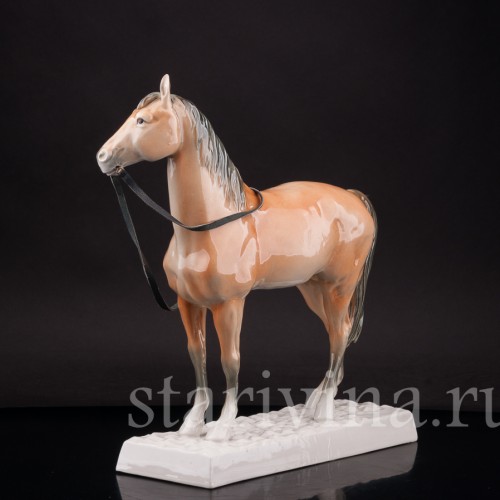 Фигурка из фарфора Гнедой конь, Adrien Van Gerdinge, Франция, вт. пол. 20 в.