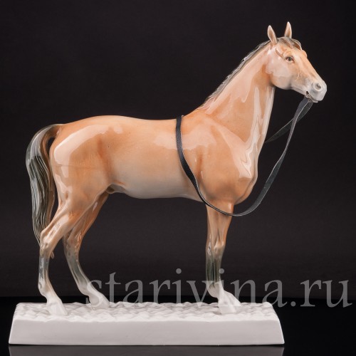 Фигурка из фарфора Гнедой конь, Adrien Van Gerdinge, Франция, вт. пол. 20 в.