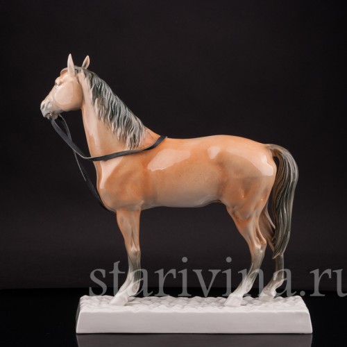 Фигурка из фарфора Гнедой конь, Adrien Van Gerdinge, Франция, вт. пол. 20 в.