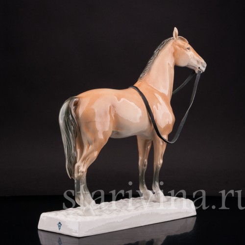 Фигурка из фарфора Гнедой конь, Adrien Van Gerdinge, Франция, вт. пол. 20 в.
