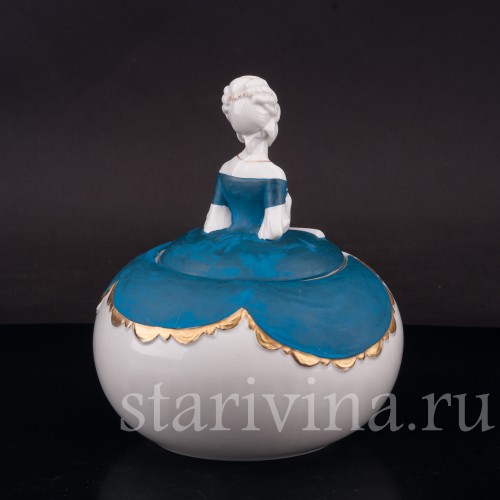 Шкатулка из фарфора Дама в синем платье, Hertwig & Co, Германия, 1920-30 гг.