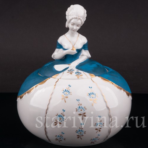 Шкатулка из фарфора Дама в синем платье, Hertwig & Co, Германия, 1920-30 гг.