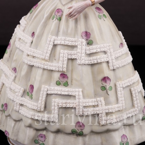 Фигурка девушки из фарфора Дама в модном платье, Sitzendorf, Германия, вт. пол. 20 в.