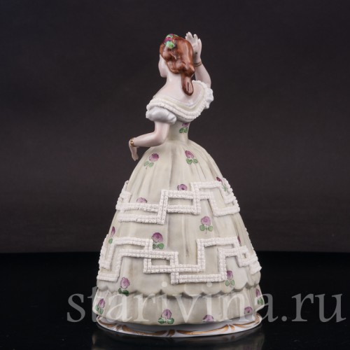 Фигурка девушки из фарфора Дама в модном платье, Sitzendorf, Германия, вт. пол. 20 в.