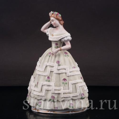 Фигурка девушки из фарфора Дама в модном платье, Sitzendorf, Германия, вт. пол. 20 в.