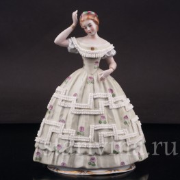 Фигурка девушки из фарфора Дама в модном платье, Sitzendorf, Германия, вт. пол. 20 в.