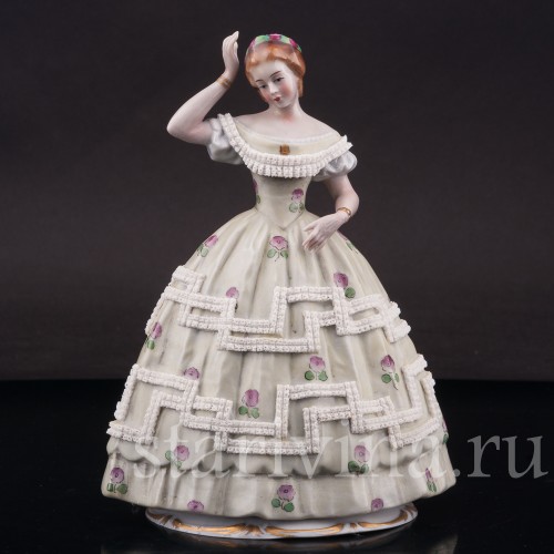 Фигурка девушки из фарфора Дама в модном платье, Sitzendorf, Германия, вт. пол. 20 в.