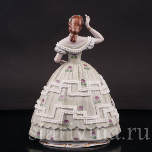 Фигурка девушки из фарфора Дама в модном платье, Sitzendorf, Германия, вт. пол. 20 в.