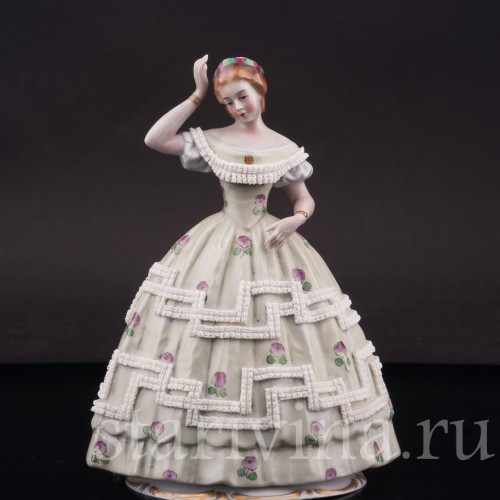 Фигурка девушки из фарфора Дама в модном платье, Sitzendorf, Германия, вт. пол. 20 в.
