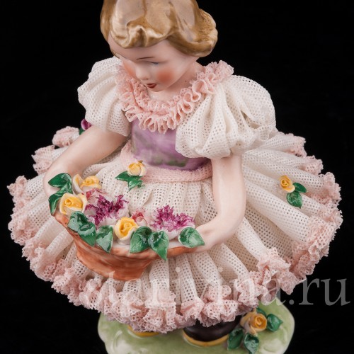 Фигурка из фарфора Девочка с цветами, кружевная, Karl Klette, Германия, 1962-90 гг.