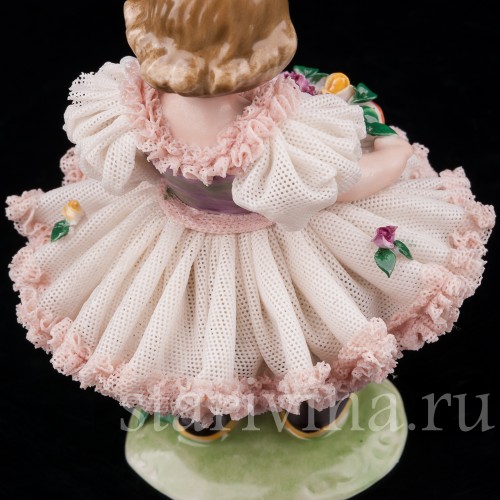 Фигурка из фарфора Девочка с цветами, кружевная, Karl Klette, Германия, 1962-90 гг.