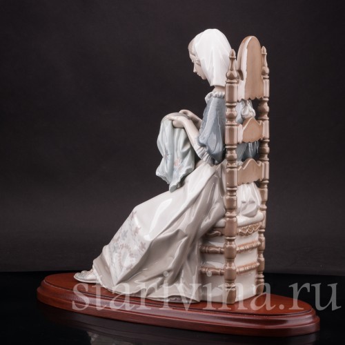 Статуэтка девушки из фарфора Вышивальщица, Lladro, Испания, 1974 г.