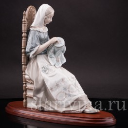 Статуэтка девушки из фарфора Вышивальщица, Lladro, Испания, 1974 г.